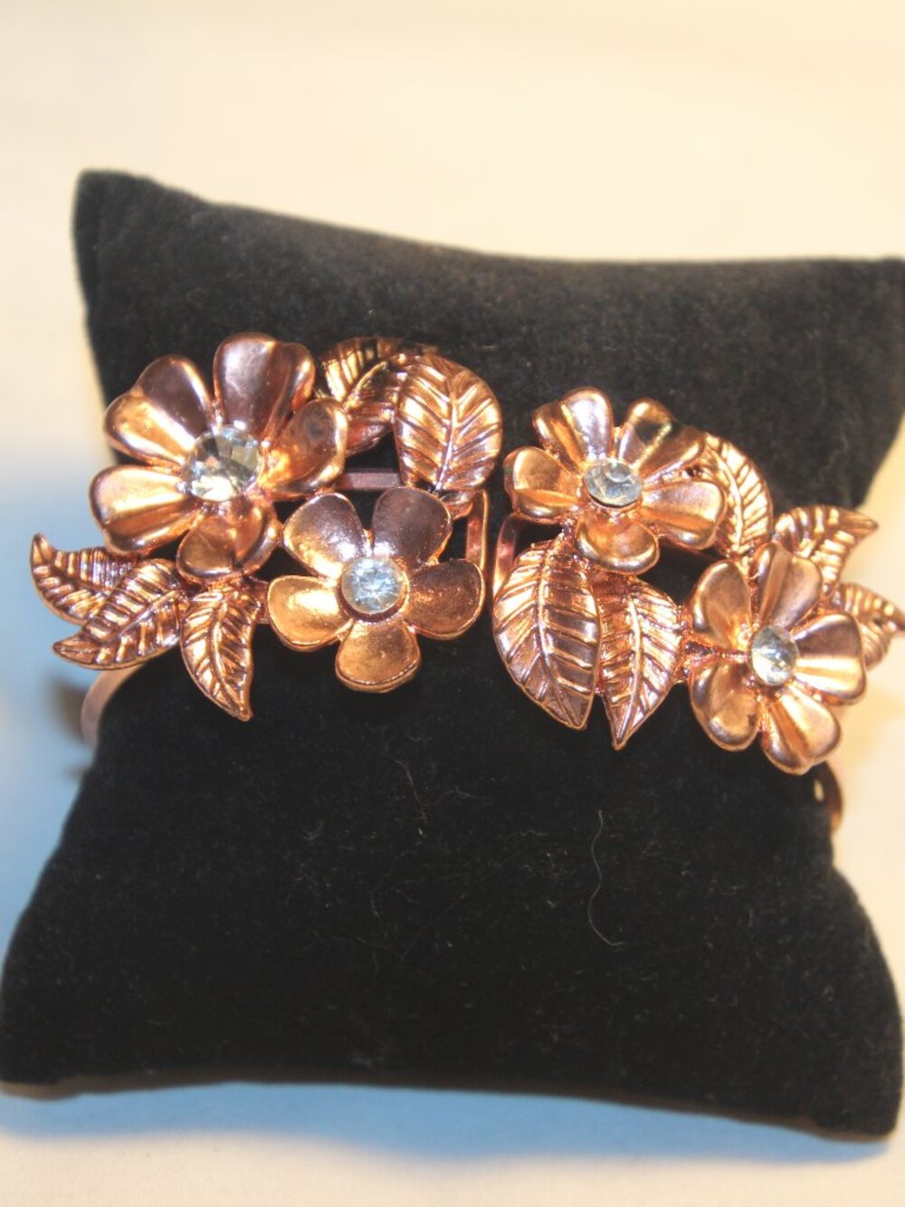 Bracelet copper tone with flowers & crystals.